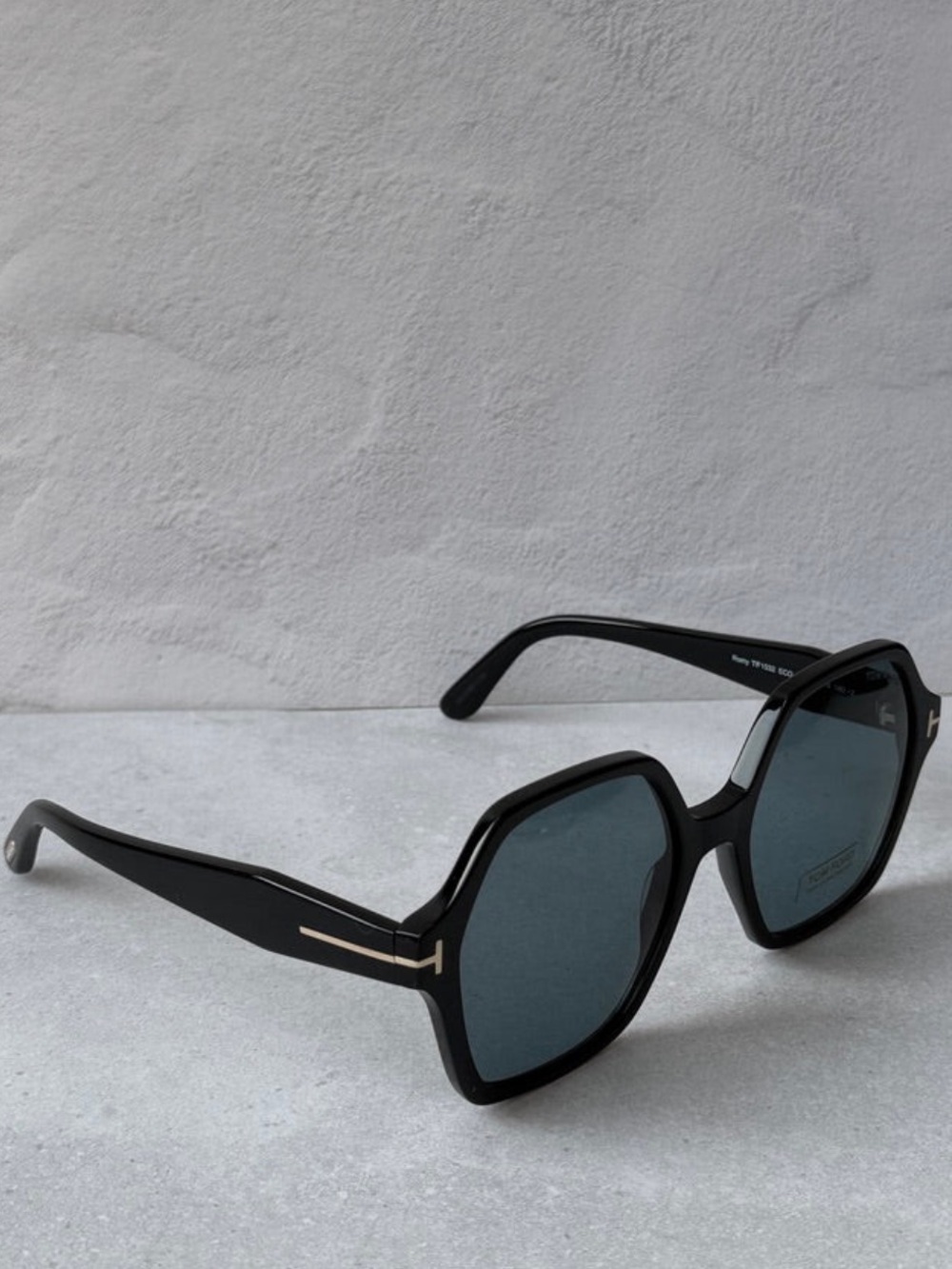 NWT Tom Ford Romy Sunglasses in Black - Picture 2 of 4
